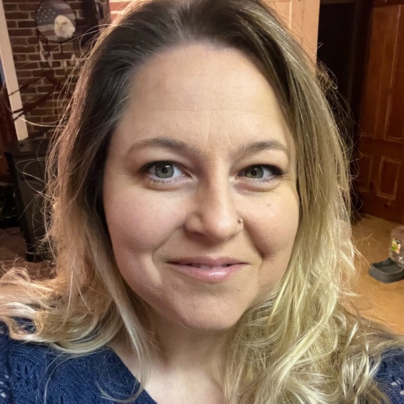 Meet your Posher, Liz - Picture 2 of 10